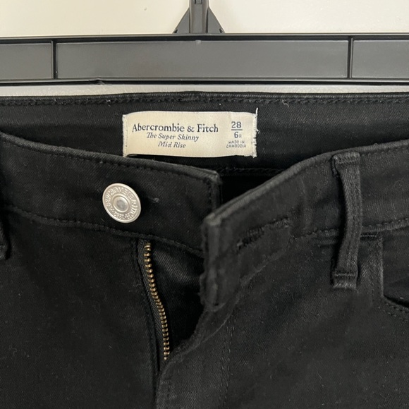 A&F mid rise stretch jeans - Picture 2 of 4
